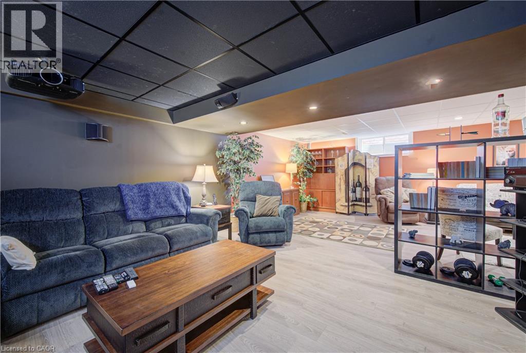 699 COMMONWEALTH Crescent thumbnail 33