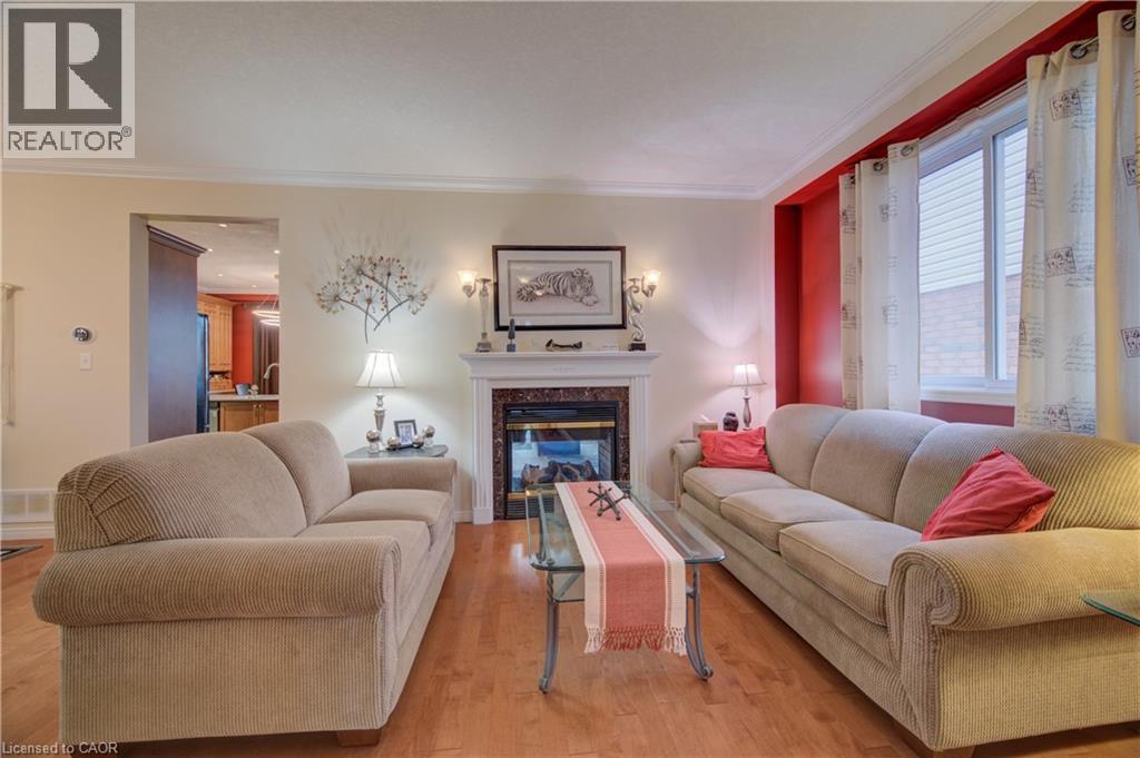 699 COMMONWEALTH Crescent thumbnail 4
