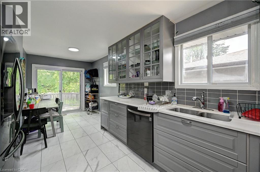 525 FALLINGBROOK Drive thumbnail 11