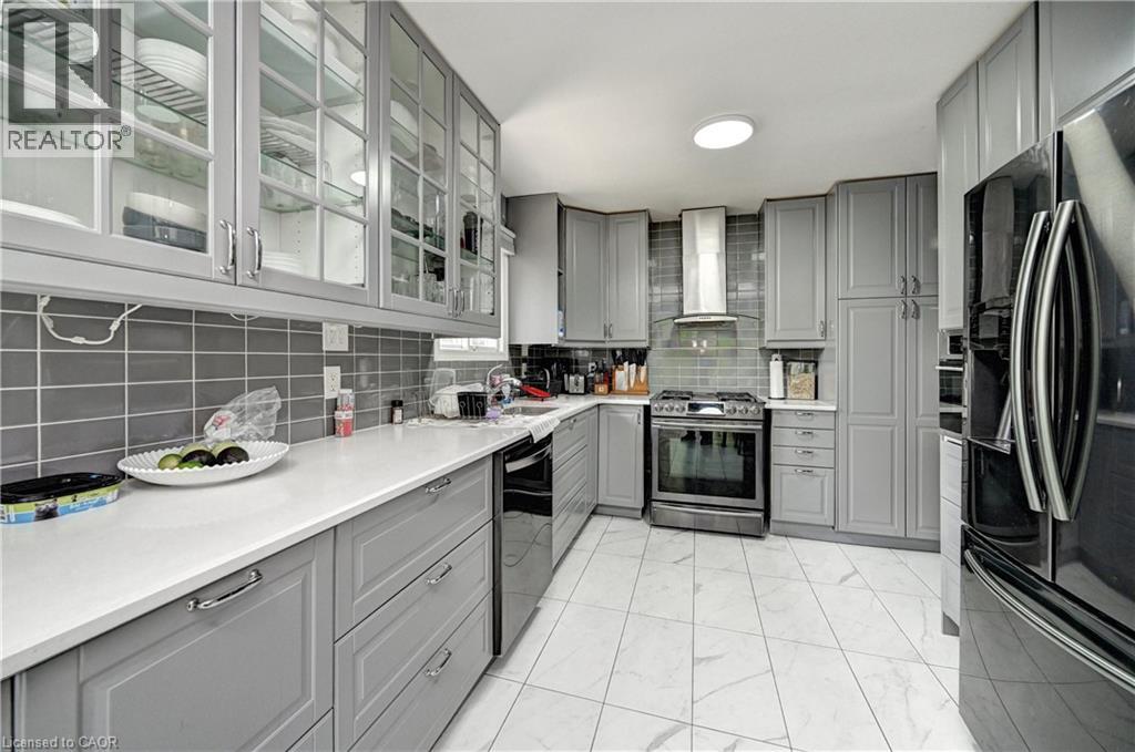 525 FALLINGBROOK Drive thumbnail 16