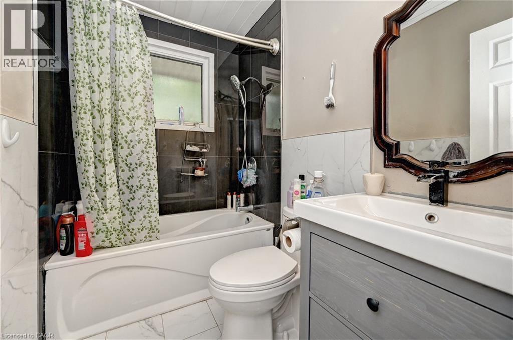 525 FALLINGBROOK Drive thumbnail 17