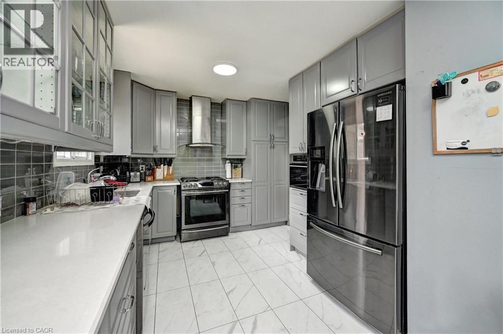 525 FALLINGBROOK Drive thumbnail 2