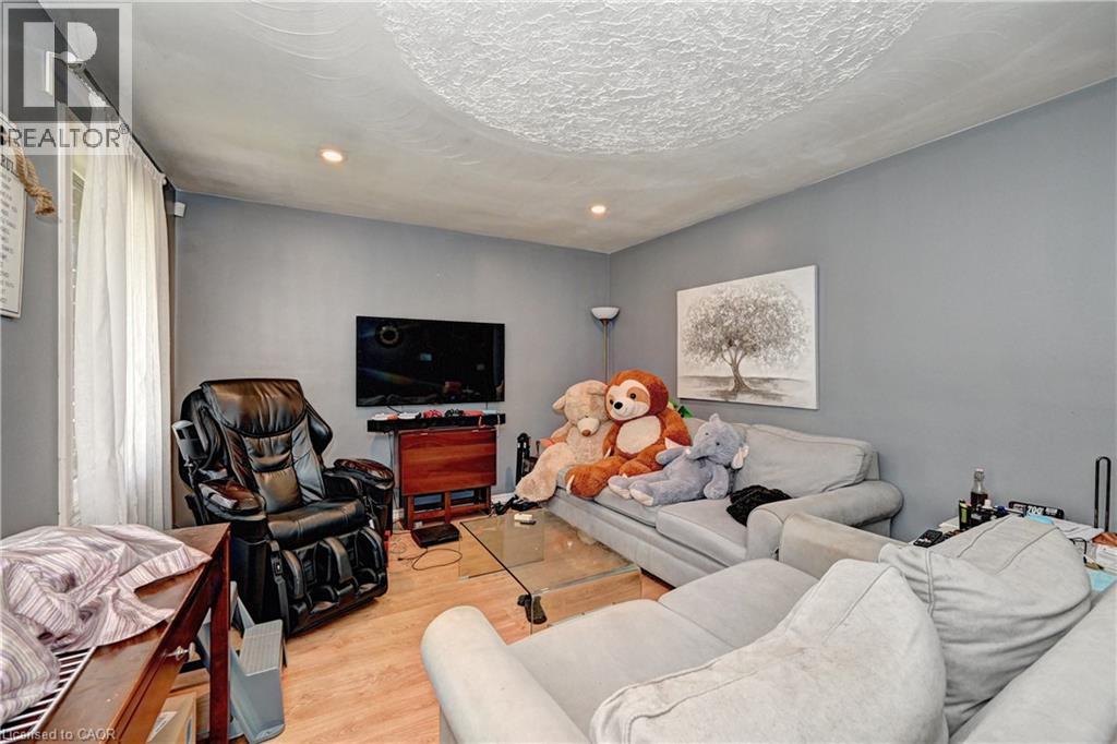 525 FALLINGBROOK Drive thumbnail 9
