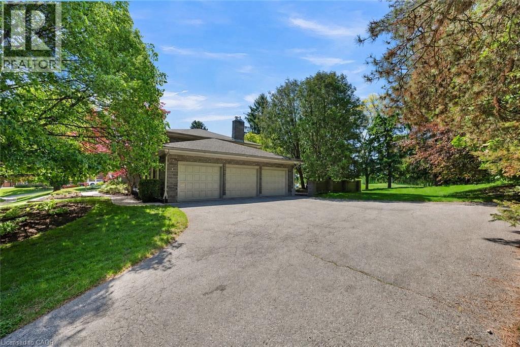 61 HUNTLEY Crescent thumbnail 5