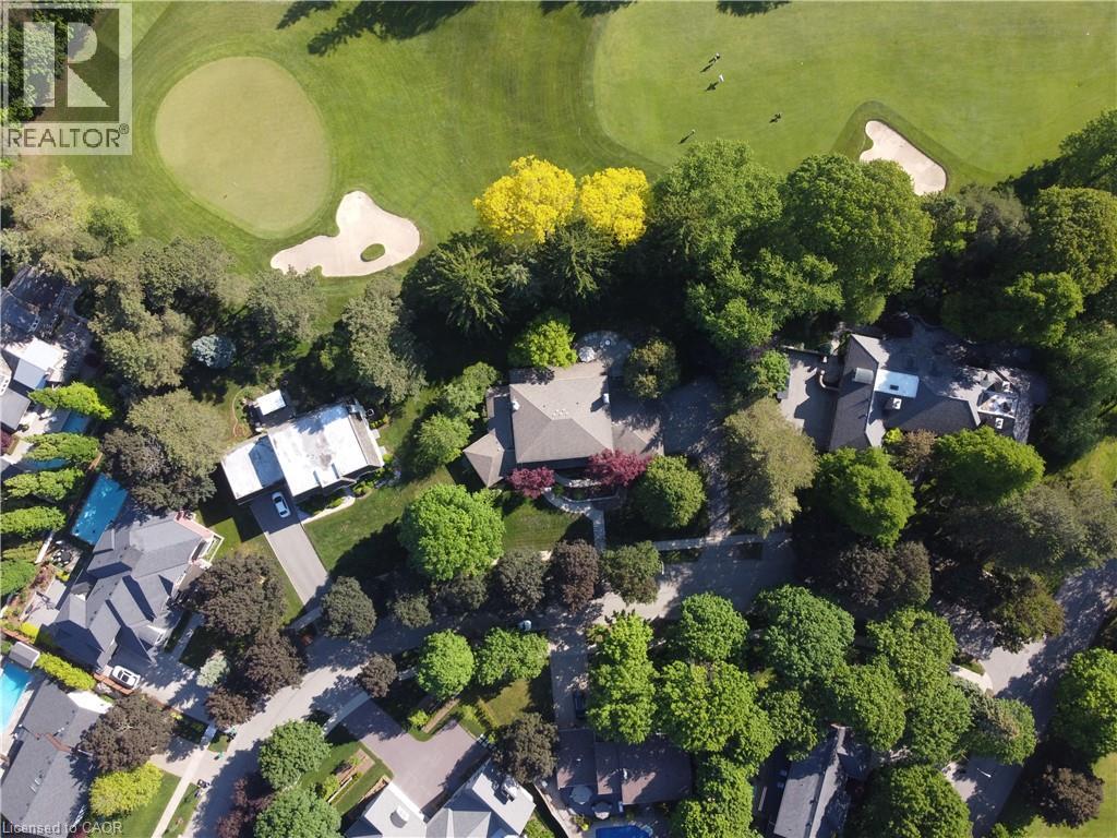61 HUNTLEY Crescent thumbnail 3