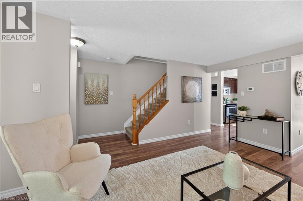 925 ELGIN Street N thumbnail 9
