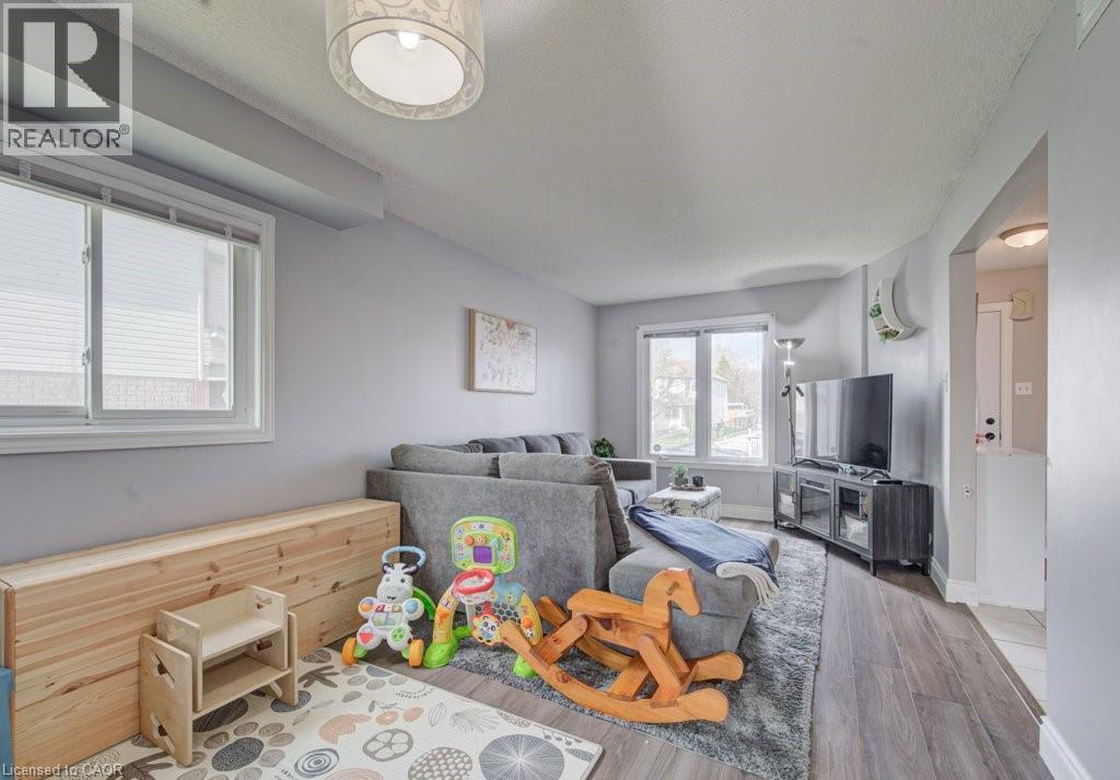 334 CHRISTOPHER Drive thumbnail 9