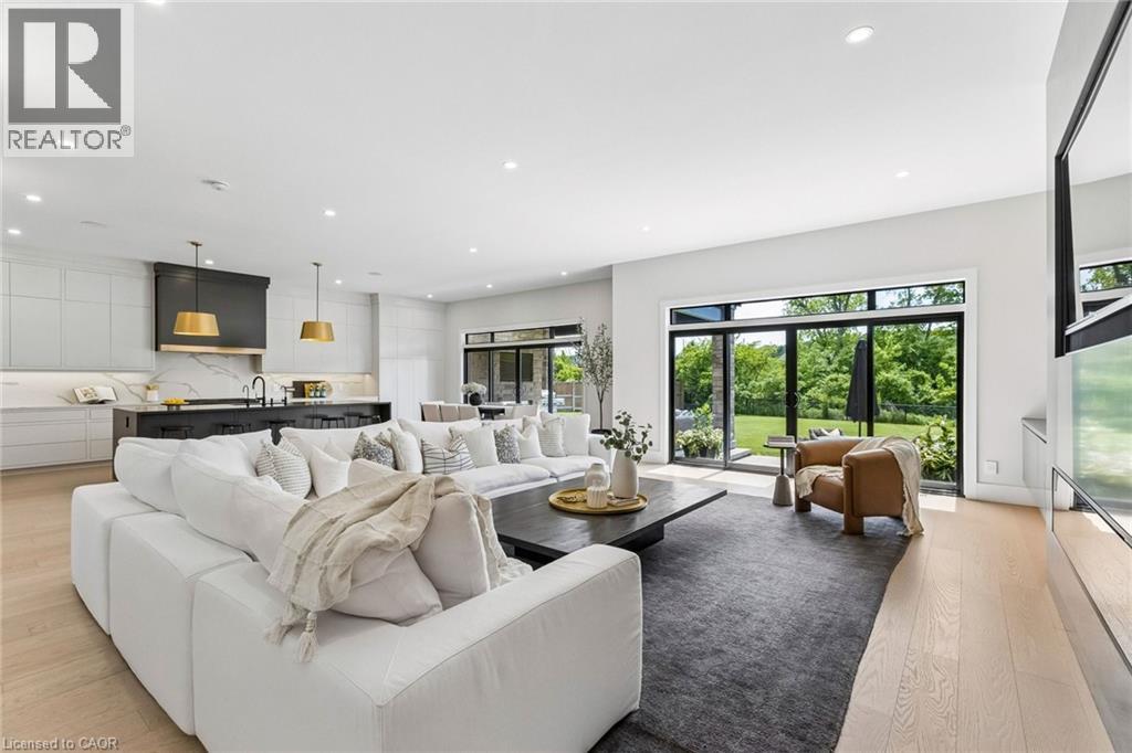 95 PONDCLIFFE Drive thumbnail 3