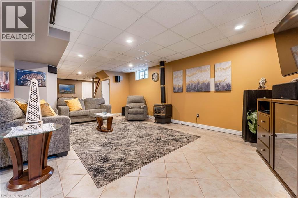 60 CHANDOS Drive thumbnail 32
