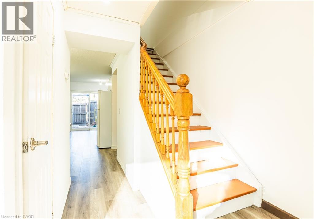 121 UNIVERSITY Avenue E Unit# 102 thumbnail 2
