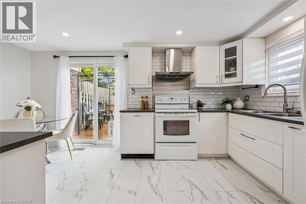 694 HIGHPOINT Avenue Unit# B thumbnail 11