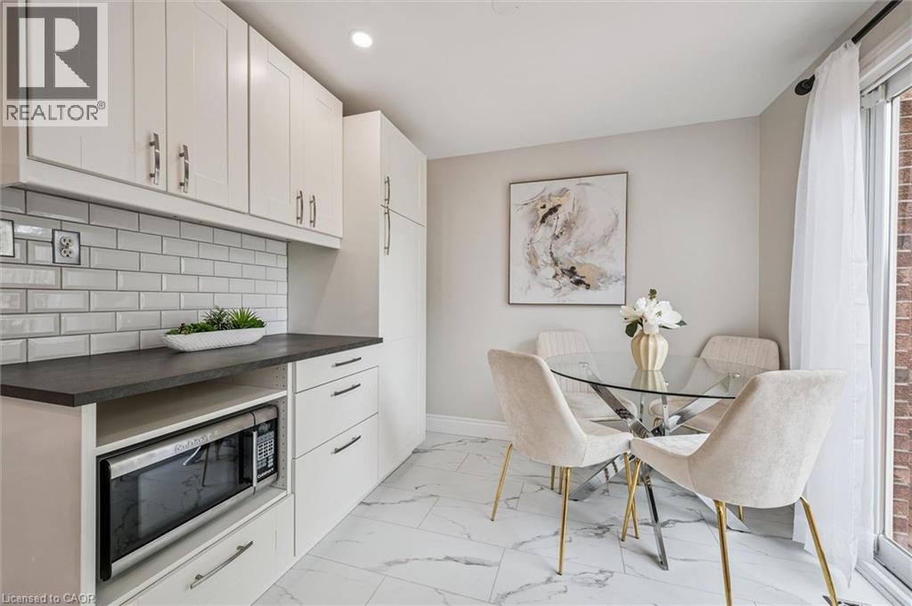 694 HIGHPOINT Avenue Unit# B thumbnail 13