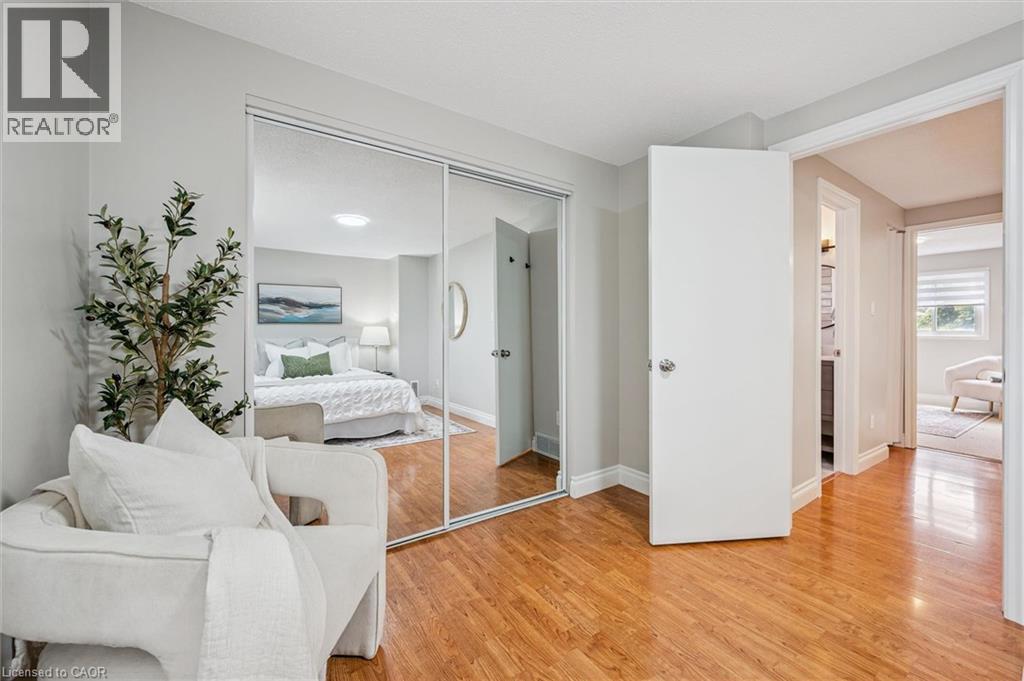 694 HIGHPOINT Avenue Unit# B thumbnail 16