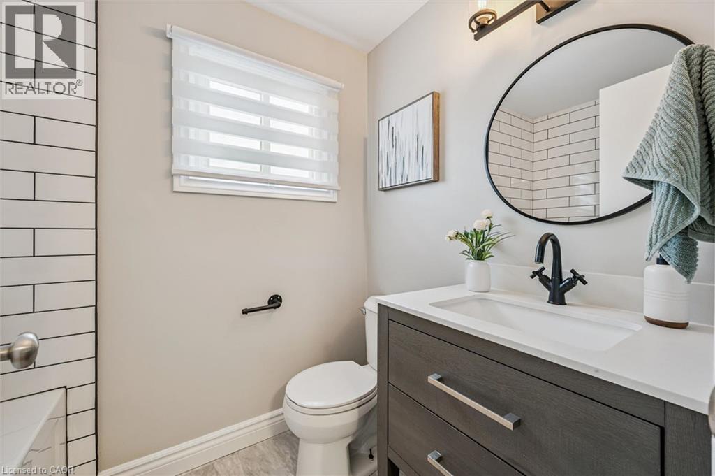 694 HIGHPOINT Avenue Unit# B thumbnail 17