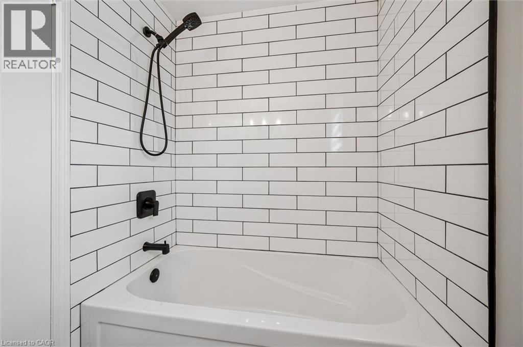 694 HIGHPOINT Avenue Unit# B thumbnail 18