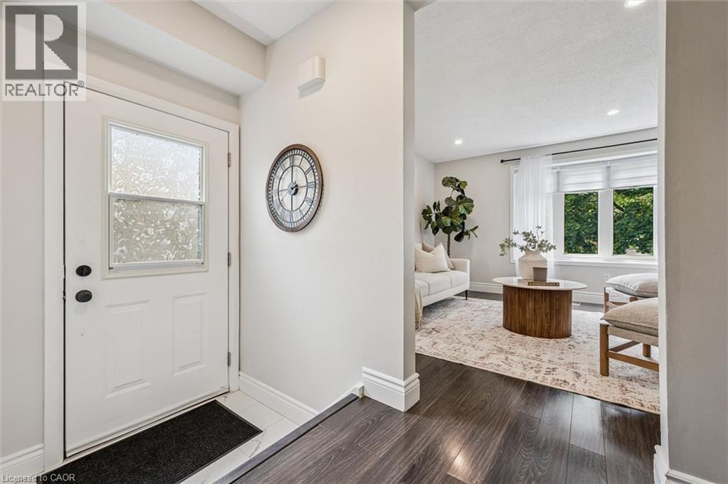 694 HIGHPOINT Avenue Unit# B thumbnail 2