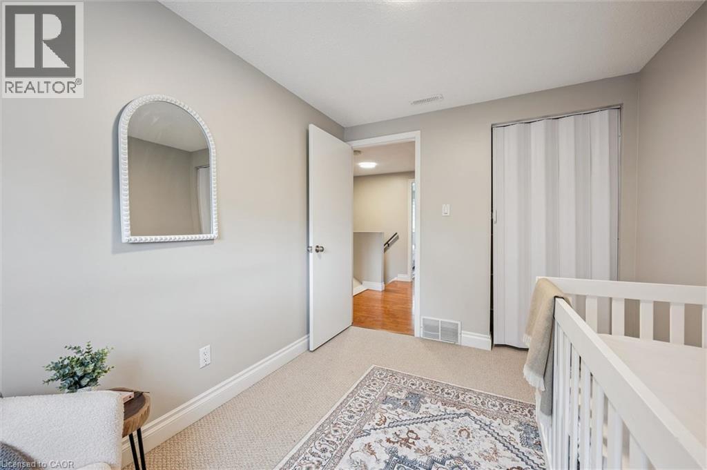 694 HIGHPOINT Avenue Unit# B thumbnail 20