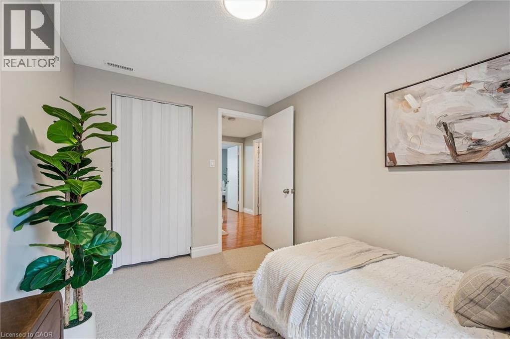 694 HIGHPOINT Avenue Unit# B thumbnail 23