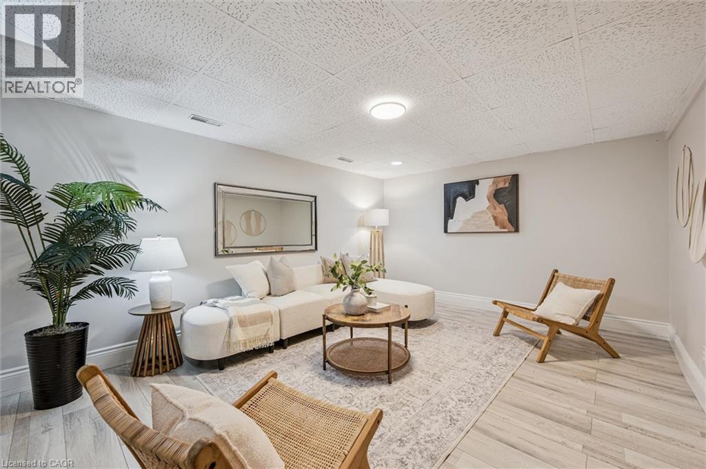 694 HIGHPOINT Avenue Unit# B thumbnail 25
