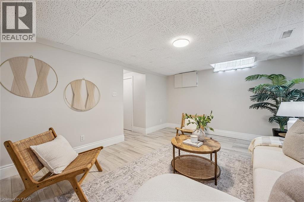 694 HIGHPOINT Avenue Unit# B thumbnail 26