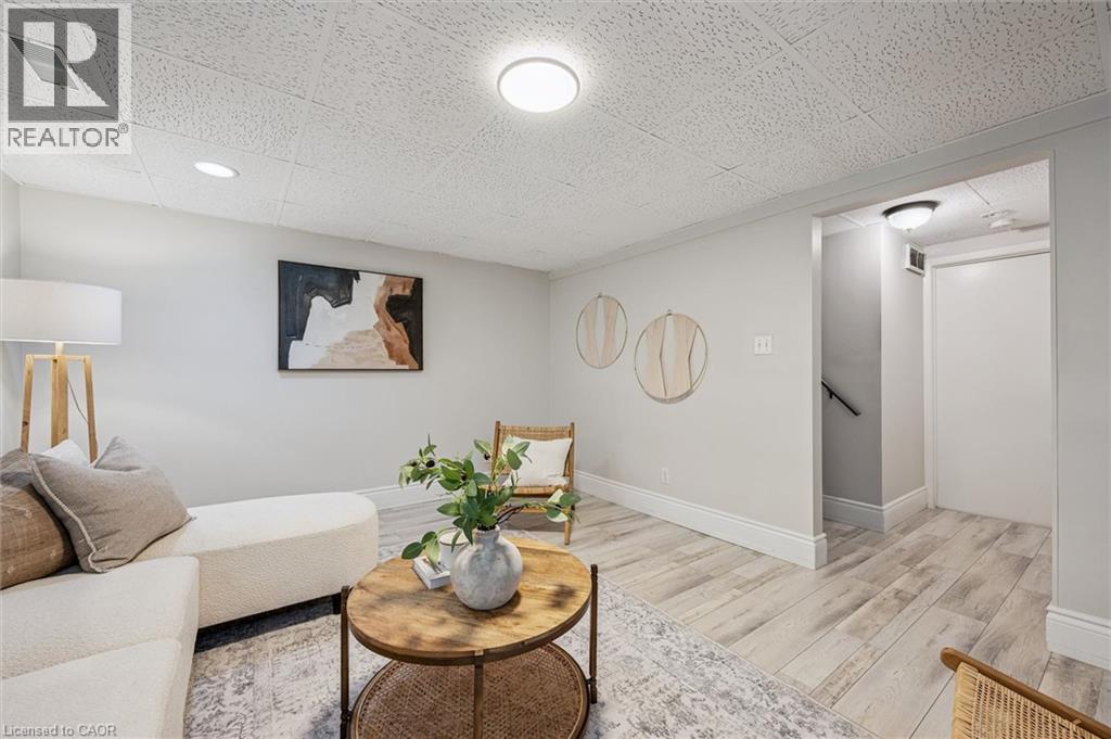 694 HIGHPOINT Avenue Unit# B thumbnail 27