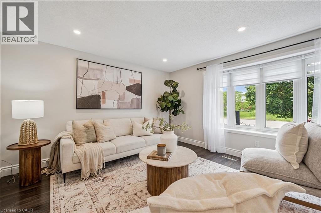 694 HIGHPOINT Avenue Unit# B thumbnail 3