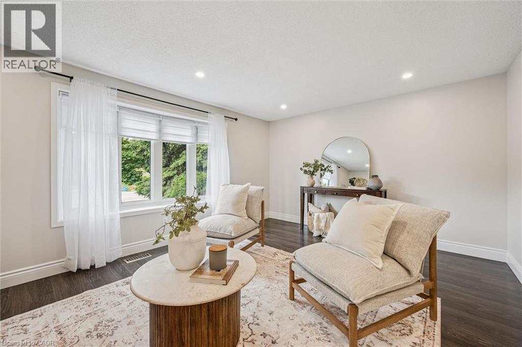 694 HIGHPOINT Avenue Unit# B thumbnail 6