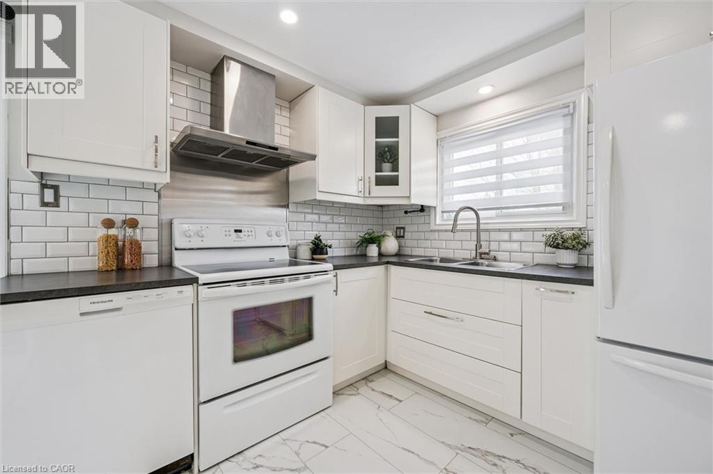 694 HIGHPOINT Avenue Unit# B thumbnail 7