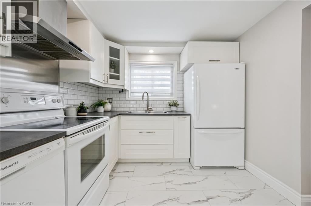 694 HIGHPOINT Avenue Unit# B thumbnail 8