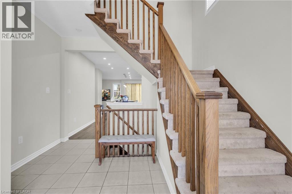 661 DOON SOUTH Drive thumbnail 4