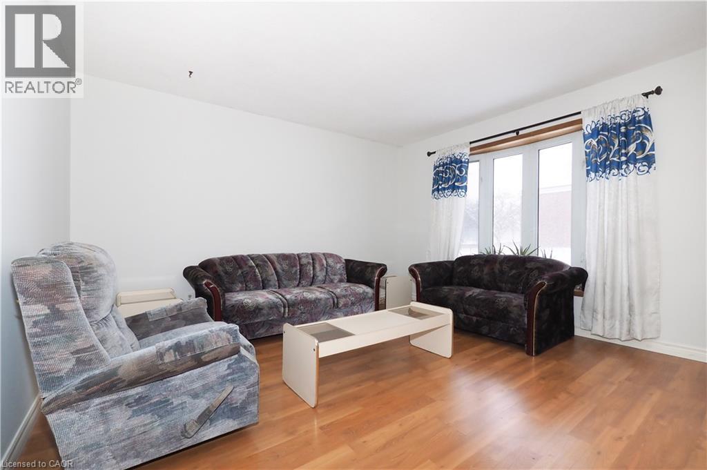 10 BALFOUR Crescent thumbnail 5