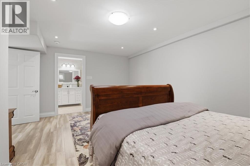 550 BRITTANIA Crescent thumbnail 39