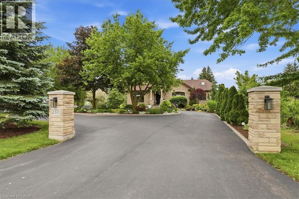 2371 SNYDERS Road E thumbnail 4