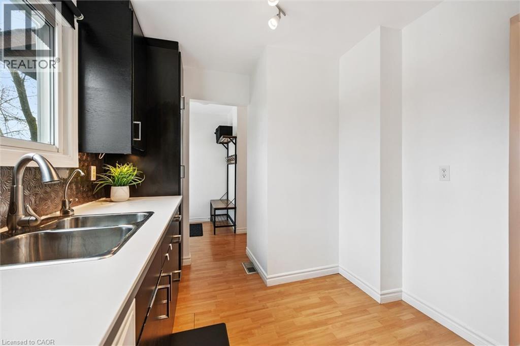 423 CADBURY Court Unit# A thumbnail 19