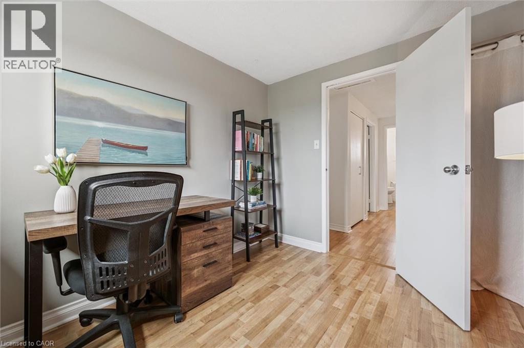 423 CADBURY Court Unit# A thumbnail 26