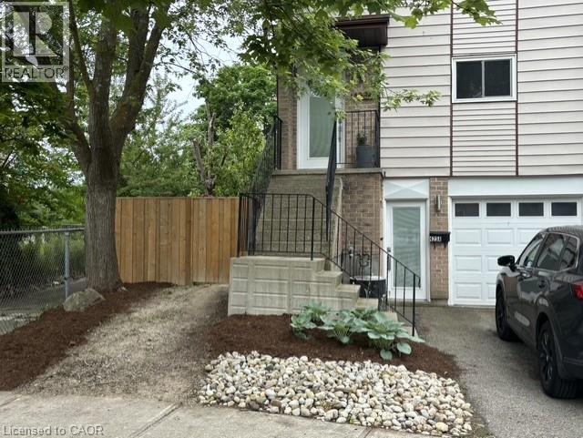 423 CADBURY Court Unit# A thumbnail 2