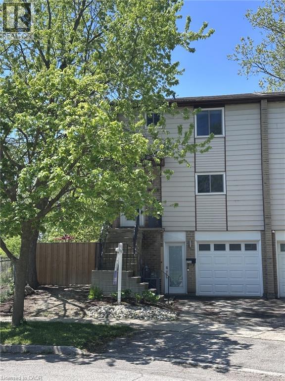 423 CADBURY Court Unit# A thumbnail 3