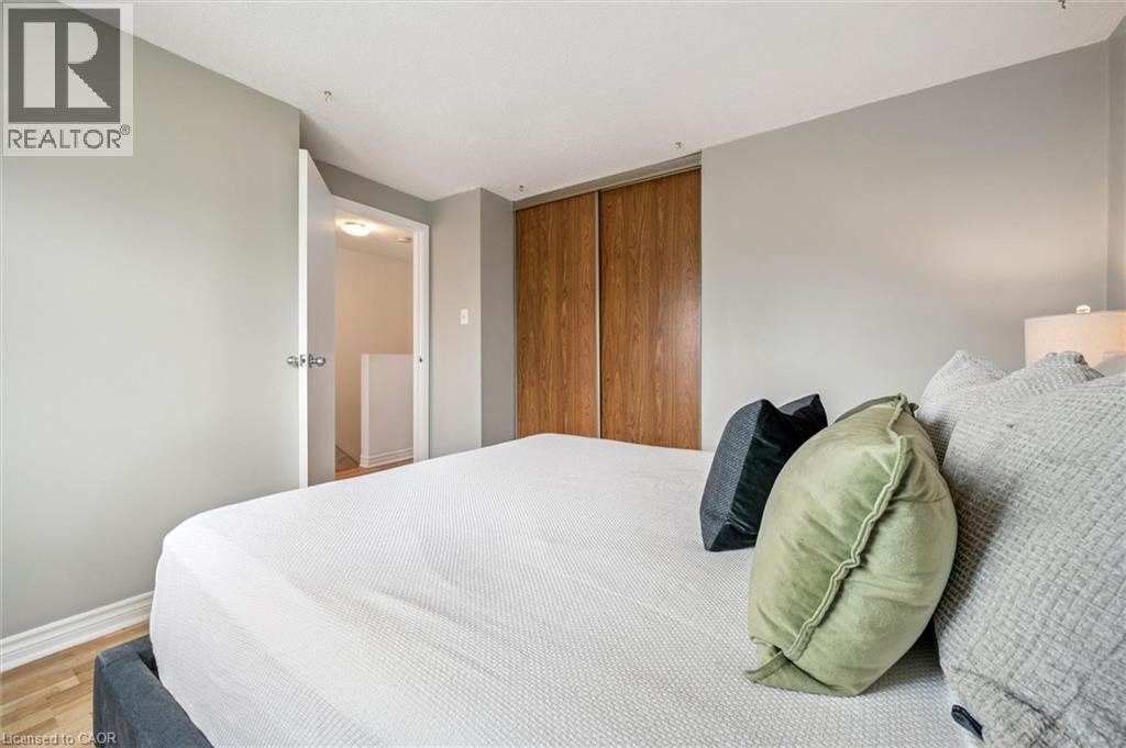423 CADBURY Court Unit# A thumbnail 23