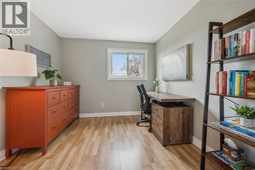 423 CADBURY Court Unit# A thumbnail 25