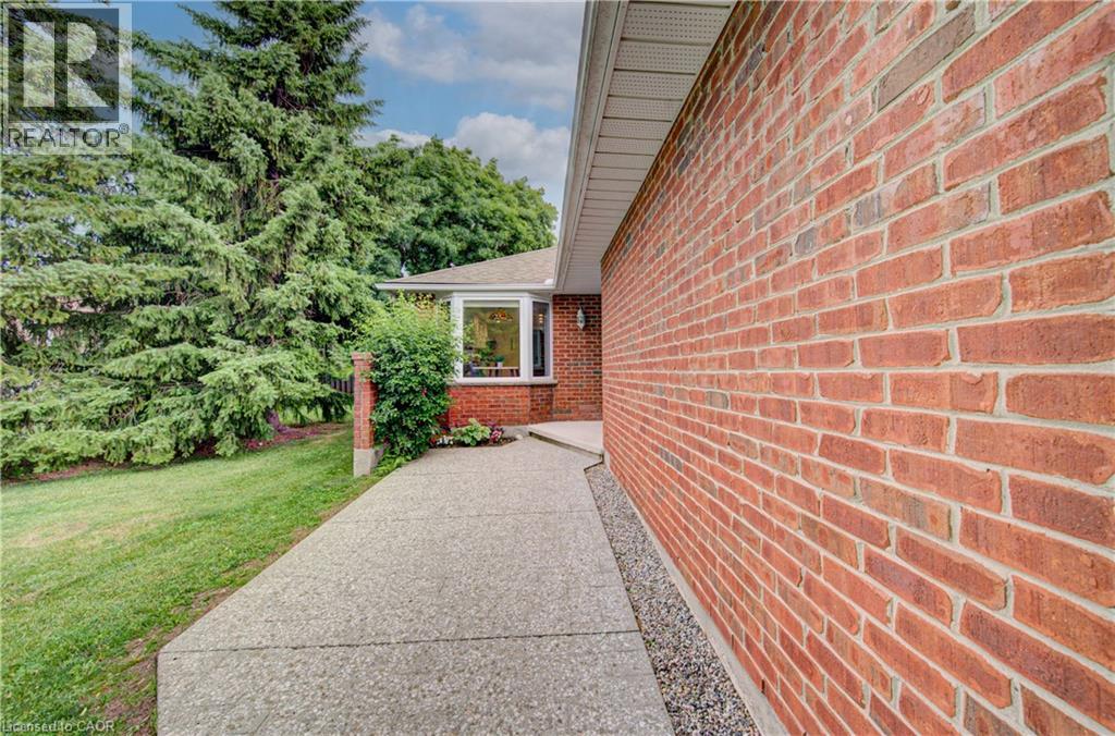 71 BEASLEY Crescent Unit# 1 thumbnail 4