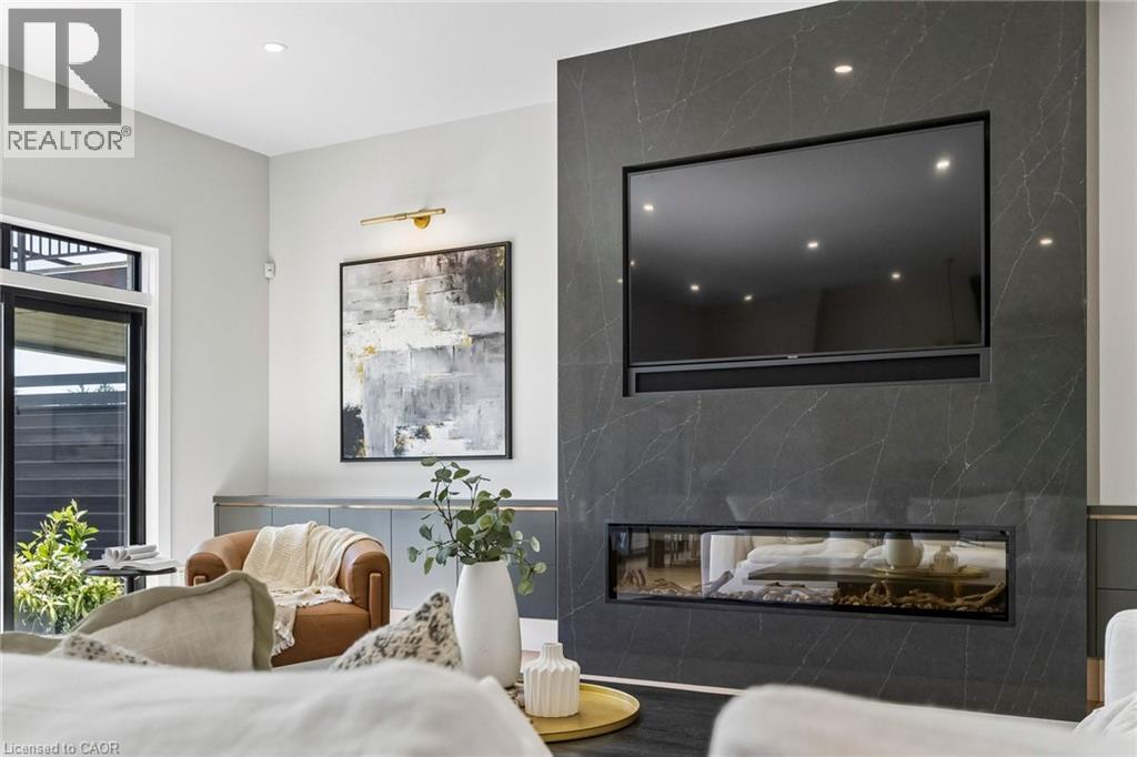 95 PONDCLIFFE Drive thumbnail 3