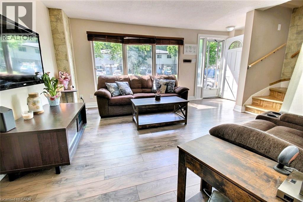 541 PARKVIEW Crescent thumbnail 3