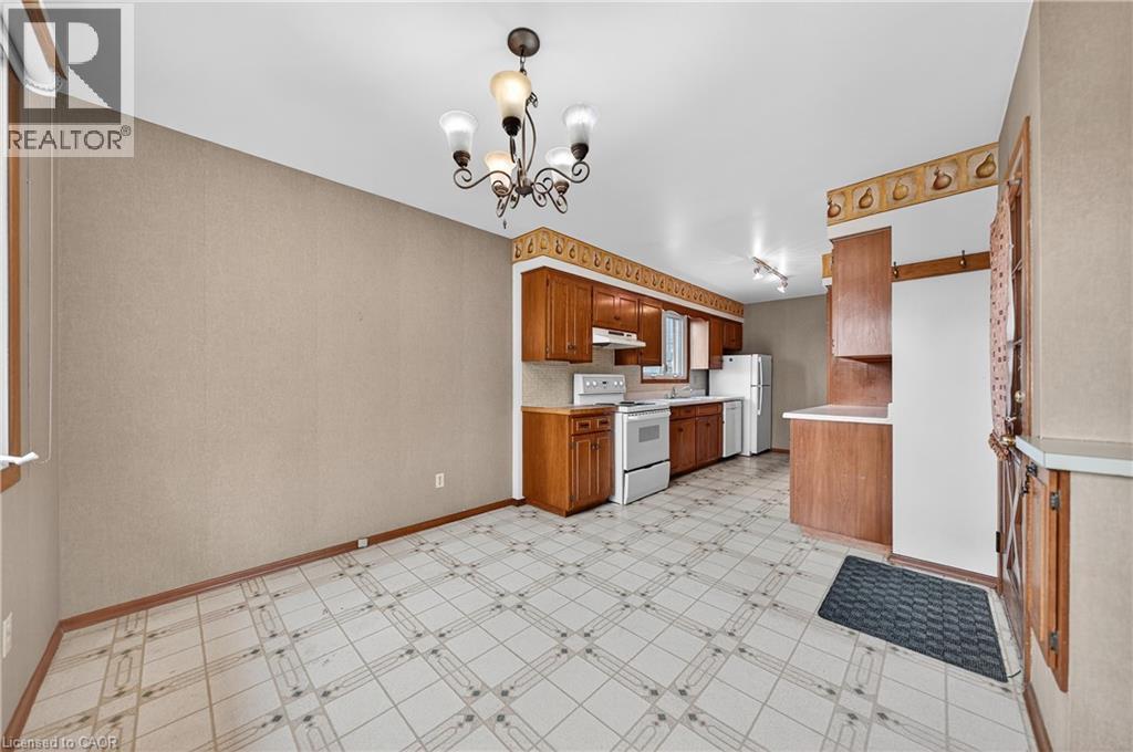 497 VICTORIA Street S thumbnail 11
