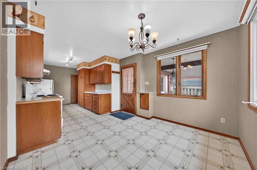 497 VICTORIA Street S thumbnail 13
