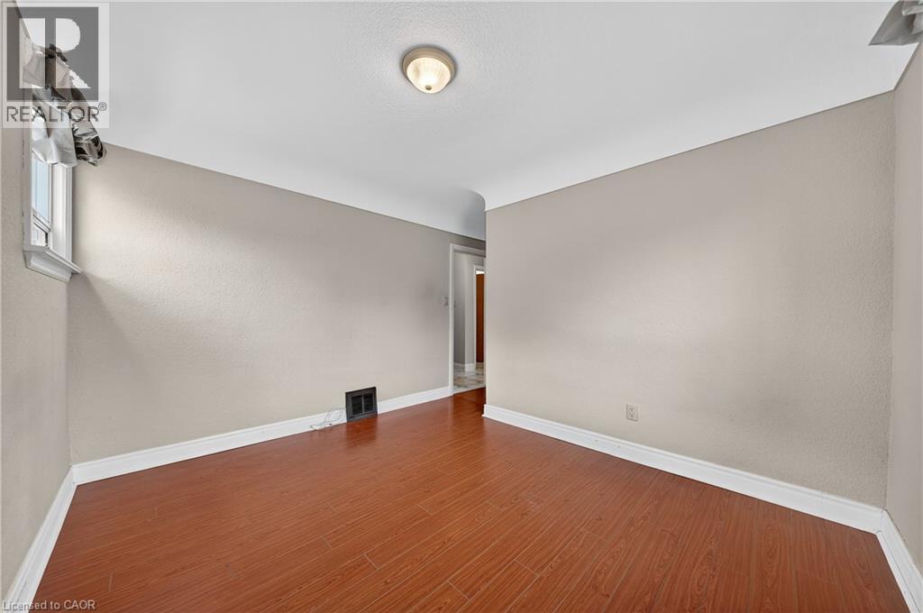 497 VICTORIA Street S thumbnail 19