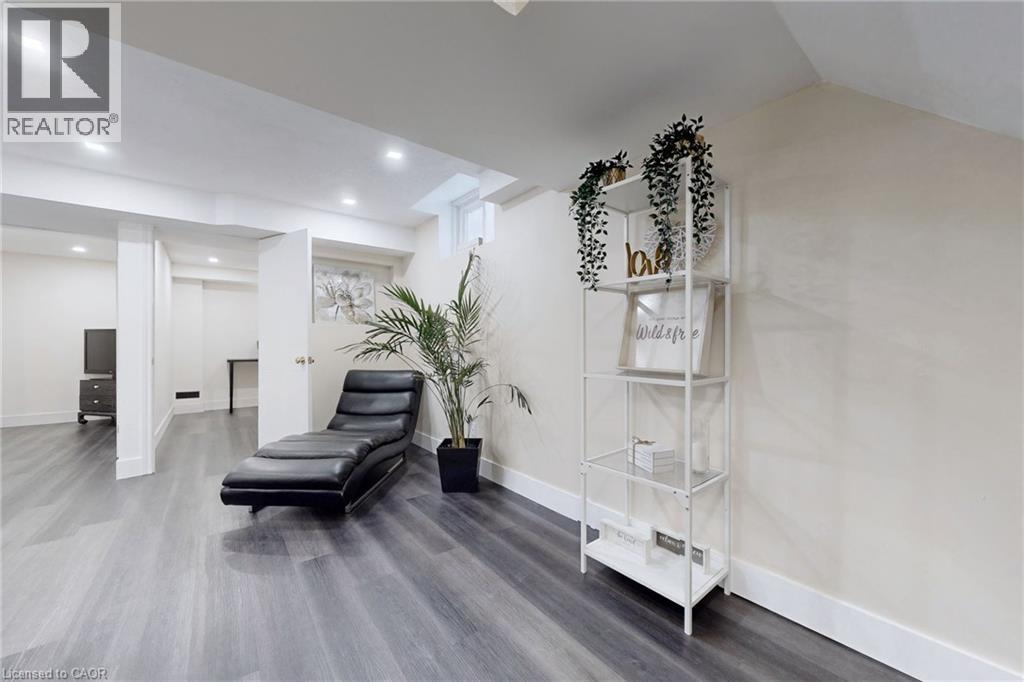 658 MORTIMER Drive thumbnail 34