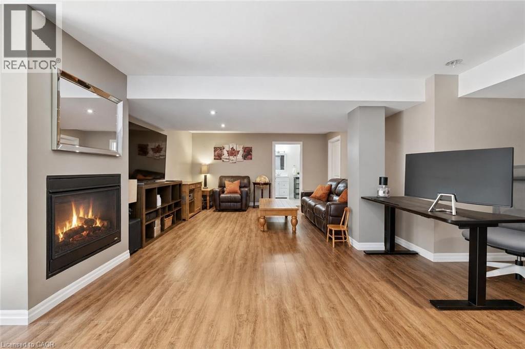 196 MAPLE BUSH Drive thumbnail 19