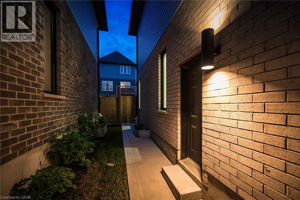 552 NATHALIE Crescent thumbnail 39