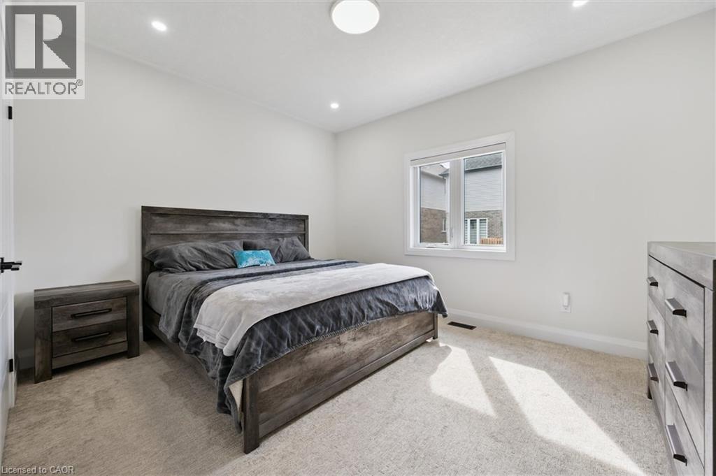 552 NATHALIE Crescent thumbnail 32