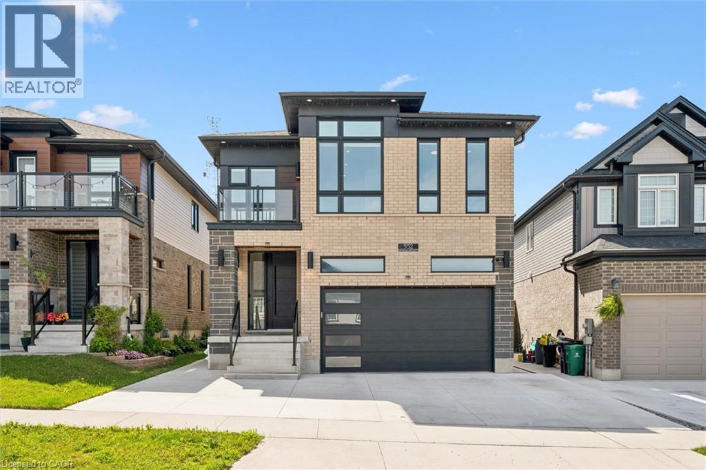 552 NATHALIE Crescent